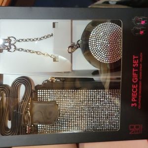 Cellphone crossbody, chain strap, pouch